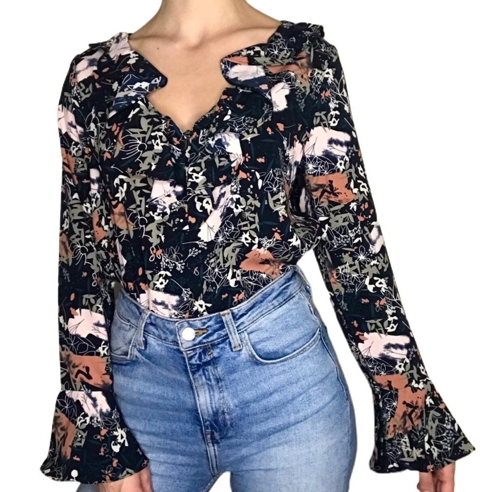 Sanctuary floral ruffle blouse in navy honey